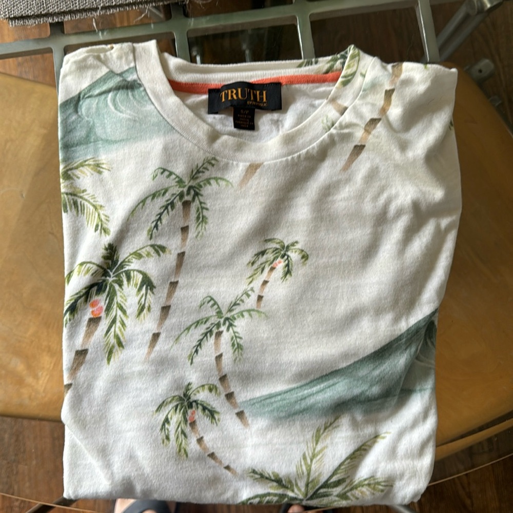 Men’s small Truth Tshirt Hawaiian style soft. Unworn.